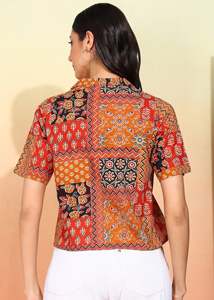 Kurta courte en coton cambre imprimé floral Kalamkari, séchage rapide, protection solaire, matériaux recyclés, longueur genou, coupe classique, idéale pour l'été - Product Image 3