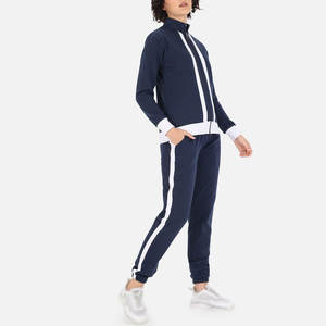 Conjunto Deportivo de Invierno para Mujer de Primera Calidad, Estilo Casual, Diseño de Dos Piezas con Mangas Largas y Pantalones Cortos, Patrón Sólido, OEM - Product Image 4