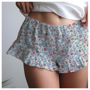 Shorts à volants imprimés à la main pour femmes, vêtements en coton doux, short de pyjama respirant en coton indien imprimé à la main - Product Image 1