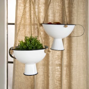 Pot de fleurs suspendu en métal rustique avec finition thermolaquée pour une utilisation en intérieur et en extérieur - Product Image 2