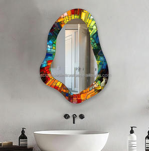 Espejo de pared de resina de alta demanda Acento elegante y funcional para el hogar para pasillos o baños Uso disponible al mejor precio - Product Image 6