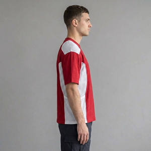 T-shirt rouge à manches courtes pour homme, col rond, avec empiècements en maille blanche, respirant, coupe classique, logo imprimé sur le devant - Product Image 3