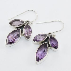 Boucles d'oreilles pendantes en argent sterling 925 faites à la main avec trois pierres d'améthyste naturelle facettée, vente en gros - Product Image 2