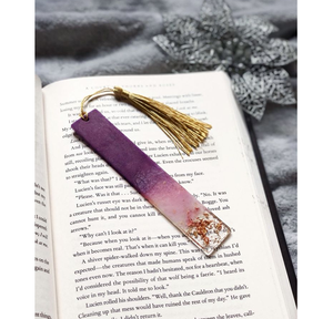 ที่คั่นหนังสือเรซิ่นดีไซน์คลาสสิก พร้อมห่วงสีแดงและกลิตเตอร์ลายใบไม้สีแดง งานฝีมือโปร่งใสสุดพิเศษ ขายดีที่สุด - Product Image 3