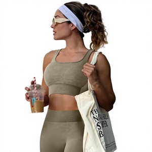 Ensemble soutien-gorge et short de yoga pour femme, uni, texturé, respirant, à compression, avec bretelles croisées, séchage rapide, extensible, coupe en V et dos froncé - Product Image 2