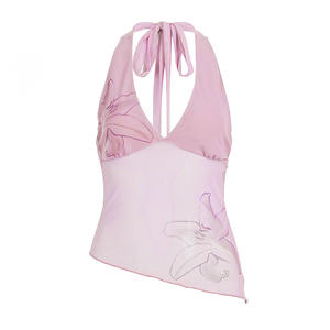 Top corto de punto con logo floral frontal para mujer, estilo europeo, casual de verano, con diseño de espina de pescado, hombro regular, manga corta, de secado rápido - Product Image 1