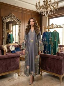 Traje Salwar Gris con Bordado Floral y Dupatta, Ropa Tradicional India y Pakistaní, Corte Holgado, Largo hasta el Suelo, Vestido para Mujer - Product Image 2