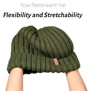 Gorro de punto grueso con parche de cuero y logo personalizado, cálido para invierno, verde oliva, con dobladillo, estilo slouchy, para esquí, venta al por mayor - Product Image 4