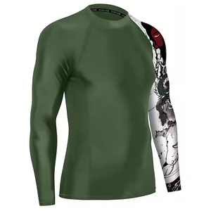 เสื้อรัดรูปแขนยาวผู้ชาย สีเขียว พิมพ์ลายมังกรที่แขนขวา แห้งเร็ว ผลิตจากโพลีเอสเตอร์ - Product Image 1