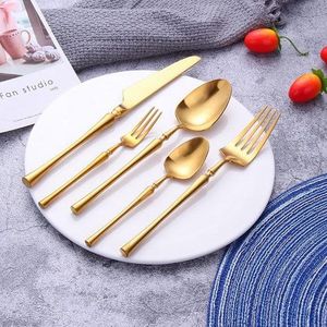 Service de couverts inspiré des grands banquets pour tables de cérémonie, accueils prestigieux et moments de repas formels - Product Image 3