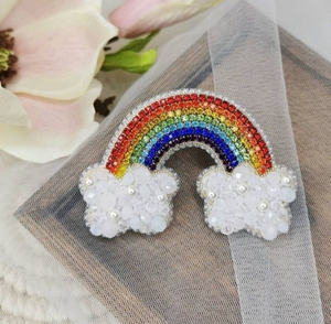 Broches en perles de rocaille au design papillon tendance avec broderie complexe, broches perlées uniques faites à la main avec broderie - Product Image 1