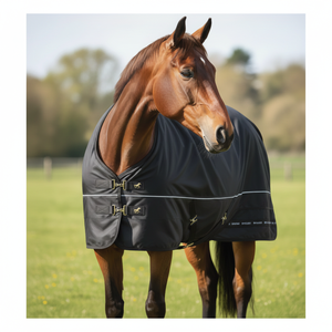 Manta para Caballo Negra, Ligera, Acolchada, para Doma, con Herrajes de Acero Inoxidable, Acabado Liso, Cierres Ajustables en el Pecho - Product Image 1