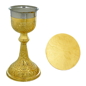 Cáliz y Patena de Latón Tallado con Cruz |   Juego de Comunión Grabado – DOUBLE VEE EXPORTS - Product Image 1