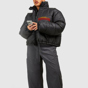 เสื้อโค้ทพัฟเฟอร์แฟชั่นผู้หญิง ปักลาย แต่งซิป คอขนสัตว์ อุ่นสบายสำหรับฤดูหนาว ทรงโอเวอร์ไซส์ บุด้วยผ้าฝ้าย  แบบมีฮู้ด  ODM - Product Image 3