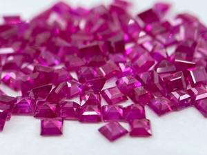 Rubíes facetados de forma cuadrada, piedras sueltas de tamaños surtidos de 2 mm a 5 mm, calibradas, lote para la elaboración de joyería. - Product Image 6
