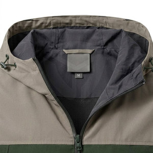Chaqueta cortavientos elegante con material resistente al agua y diseño moderno para correr, viajar y uso diario. - Product Image 5