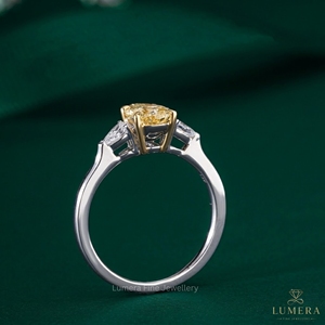 Bague de mariage trilogie en or massif plaqué, diamant jaune fantaisie taille poire certifié IGI, trois pierres, bijoux de luxe personnalisés - Product Image 3