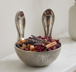 Bol décoratif moderne en métal avec poignées en forme d'oreilles de lapin, design poli fait main, pour la vaisselle, cadeau, accent élégant pour la table - Product Image 3