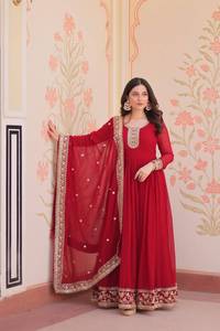 Ensemble de robe Anarkali brodée royale pour femmes, robe ethnique longue avec dupatta, collection festive traditionnelle - Product Image 3