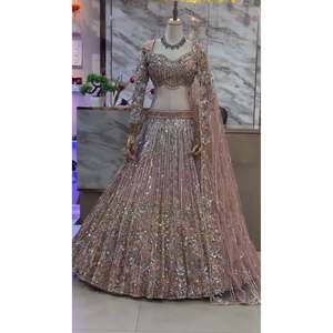 Beaux vêtements traditionnels chinois Lehenga Choli avec broderie séquentielle - Product Image 3