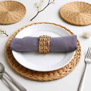 Anneau de serviette en rotin fleuri fait main pour une présentation élégante de la table, idéal pour la salle à manger, la cuisine et comme idée cadeau parfaite en provenance d'Inde. - Product Image 5