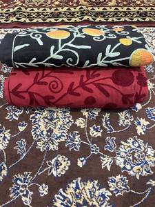 Tela de Terciopelo con Bordado Floral, Diseño de Enredaderas, Bordado Tradicional, para Cojines, Peso Medio - Product Image 1