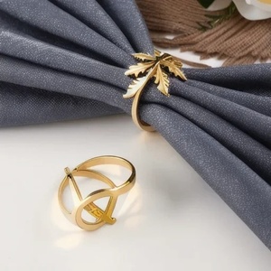 Anillo de Servilleta de Metal Hecho a Mano de Lujo, Dorado Martillado, Elegante Decoración para Mesa de Comedor, Accesorio para Mesa de Boda - Product Image 2