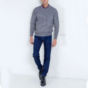 Pull pour homme durable, conçu avec un tissu en mélange de laine douce et des détails côtelés pour un confort par temps froid. - Product Image 3