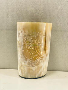 Tasse à corne de viking authentique Tasse à boire de l'hydromel traditionnelle pour les festivals médiévaux et les foires de la Renaissance Écologique par FWE - Product Image 4