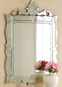 Miroir en verre vénitien élégant avec gravures florales ornementales, bords biseautés et charme vintage sophistiqué - Product Image 1