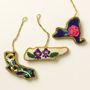 Ornement de Noël artisanal en forme de cœur vert perlé de 4 pouces avec bordure dorée et détails en perles, ensemble cadeau à suspendre pour la décoration - Product Image 3