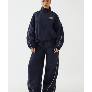 Ensemble de survêtement 2 pièces 2026 pour femme, coupe-vent en nylon froissé, doublure filet, passepoil, veste zippée de sport et football, et joggers amples - Product Image 1