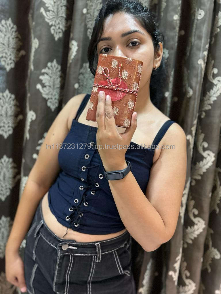 สีน้ำตาล