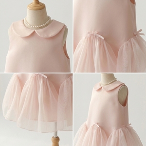 ชุดเดรสเจ้าหญิงเด็กผู้หญิงสีชมพูอ่อนแบบซาตินทูลล์ยาวระดับเข่า แบรนด์ TUTUPETTI คอปกปีเตอร์แพน แต่งโบว์ชายกระโปรงระบาย ผลิตตามแบบเวียดนาม - Product Image 4
