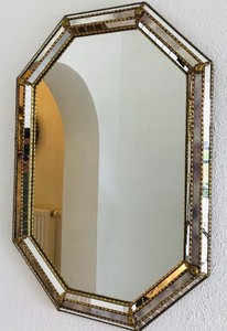 Un hermoso espejo veneciano/espejo de pared con adornos de latón y un espejo de cristal con mosaico de tres capas. Tamaño especial. - Product Image 1
