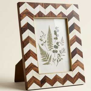 Cadre photo exclusif en résine multicolore et incrustations de os, design mosaïque artisanal complexe, dimensions personnalisées et table élégante - Product Image 4