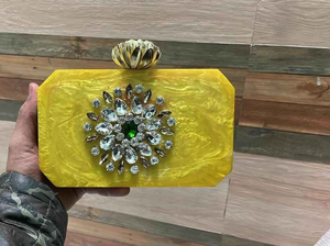 งานฝีมือเรซิ่นสีขาวคุณภาพส่งออก: กระเป๋าคลัทช์เรซิ่นดีไซน์หรูหราสำหรับตลาดโลก - Product Image 4