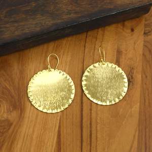 Boucles d'oreilles rondes en laiton faites à la main pour femmes, boucles d'oreilles pendantes martelées dorées, bijoux de mode OEM ODM - Product Image 4