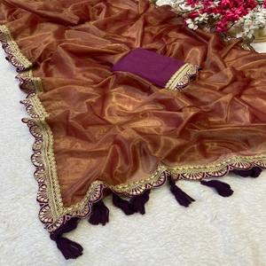 Sari VASTRA COTTAGE Premium de Georgette con Bordado Floral de Hilo Pesado, Detalles de Lentejuelas y Borde Calado Festoneado - Product Image 2