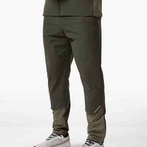 Pantalon de survêtement homme vert color block, taille élastique, séchage rapide, bande latérale, décontracté, pour l'automne, mi-lourd, tricoté, teint uni - Product Image 1