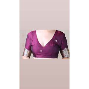 Sari Banarasi Jaal Meenakari Zari Tejido para Mujer con Seda Suave Color Vino, Blusa y Camisa Elegantes y Lujosas - Product Image 1