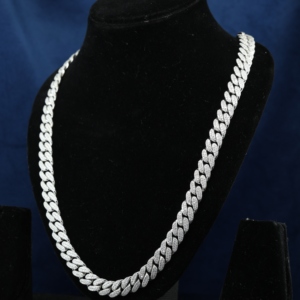 สร้อยคอแฟชั่นฮิปฮอปสุดหรูจาก Gallerley รุ่นขายดี ดีไซน์หนักแน่น ประดับเพชร VVS มอยส์ซาไนต์ เงินแท้ S925  แบบ Cuban Link เหมาะสำหรับเป็นของขวัญ - Product Image 2