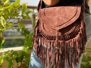 กระเป๋าสะพายไหล่ผู้หญิง กระเป๋าสะพายข้างผู้หญิง กระเป๋าถือหนังกลับพู่ห้อยเก๋ไก๋ กระเป๋าหนังสไตล์โบฮีเมียน - Product Image 4