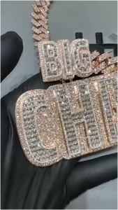 Colgante Personalizado de Letras Cursivas con Incrustaciones de Moissanita Baguette Estilo Hip Hop, Plata S925, Oro Sólido de 10K, 14K, 18K, Unisex - Product Image 5