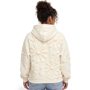 Sudadera con capucha de moda para mujer con estampado en relieve, hecha de tela cómoda con costuras duraderas y estampados en relieve para un estilo contemporáneo. - Product Image 4