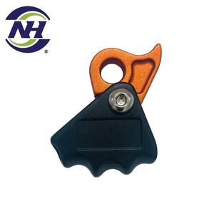 อุปกรณ์จับยึดเชือกนิรภัยคุณภาพสูง อลูมิเนียมอัลลอยด์ 90 มม. ชุบอโนไดซ์ ป้องกันการตก พร้อมเชือกขนาด 16 มม. ผลิตภัณฑ์พรีเมียม NAL HON น้ำหนัก 218 กรัม - Product Image 1