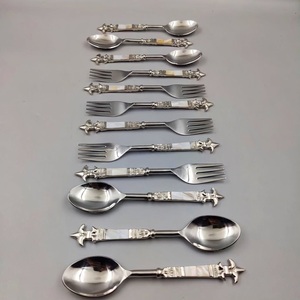 Nouvelle Collection 2026 : Ensemble de Couverts à Salade en Acier Inoxydable 18/8 Poli Miroir avec Manche PVD Doré – Fourchette et Cuillère - Product Image 3