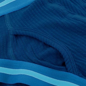 Soutien-gorge de sport sans couture en satin doux de qualité supérieure pour femme, à maintien moyen, séchage rapide et léger - Product Image 4