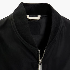 Chaqueta bomber clásica con estilo actualizado y forro suave. Perfecto para un uso diario cómodo. - Product Image 3
