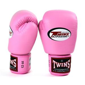 นวมชกมวยไทยหนังแท้ปรับระดับได้พร้อมสายรัดแบบตีนตุ๊กแก รุ่น Twins Pink สำหรับฝึกซ้อมและแข่งขัน - Product Image 1